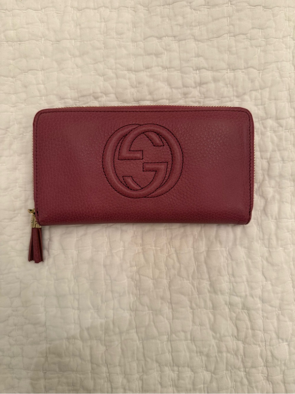 Gucci Women's Fuchsia Pink Zip-Around Wallet with Embossed Logo NWOT
